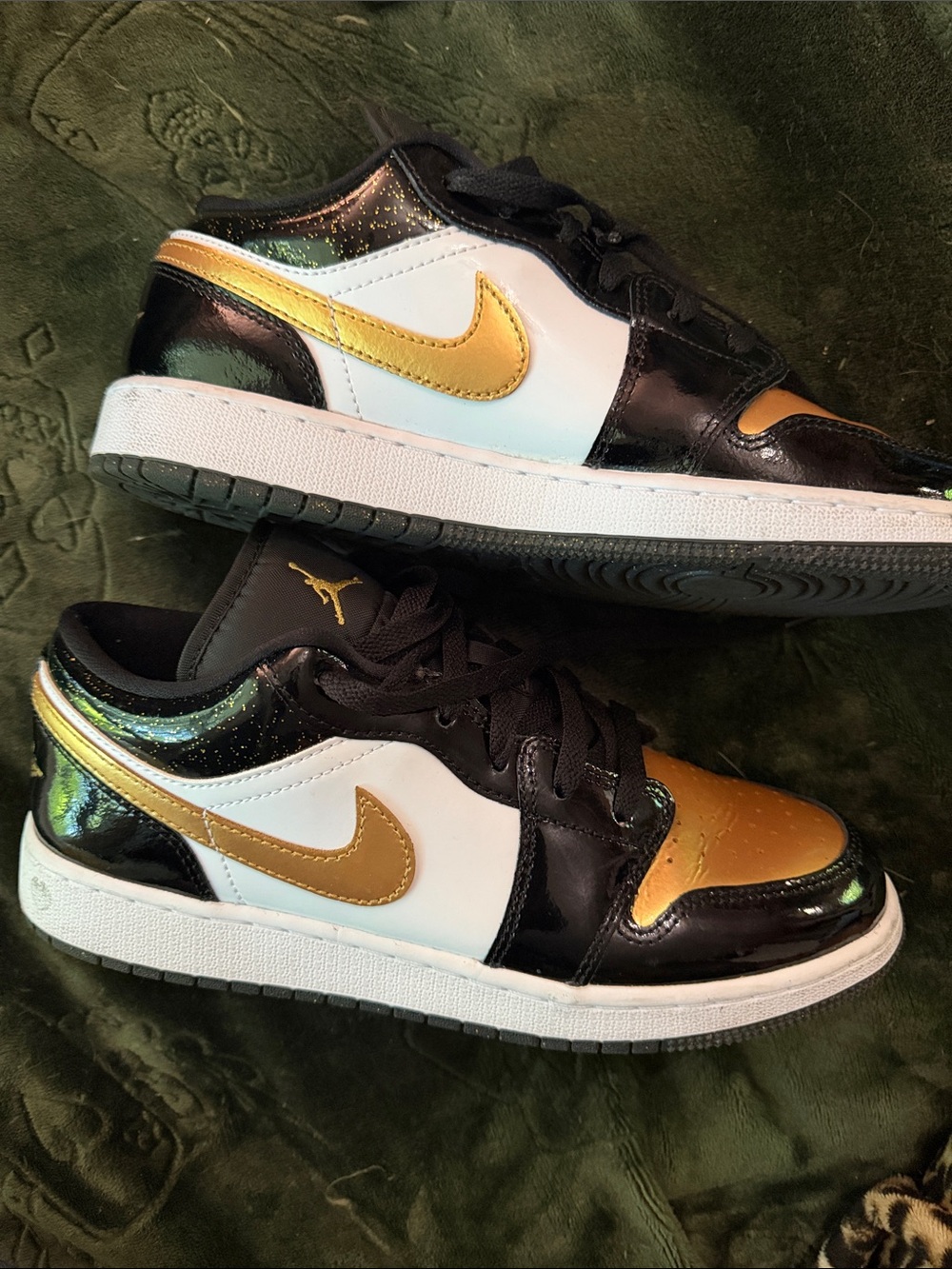 Jordan 1 low SE patent size 7Y - Picture 2 of 4